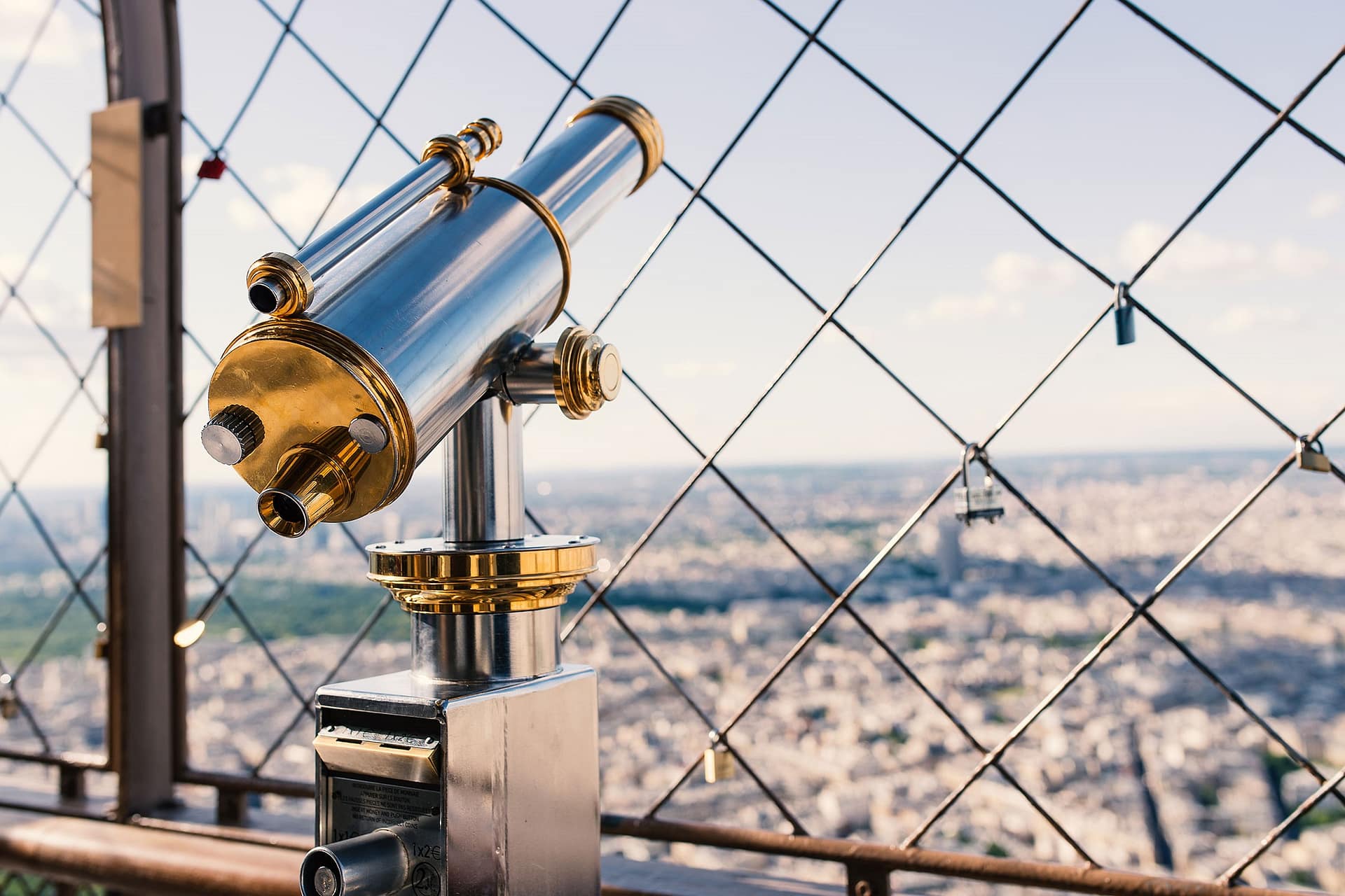 Notre service de négociation immobilière vous propose de réaliser l’estimation de la valeur de votre bien à Paris de la manière la plus précise possible.