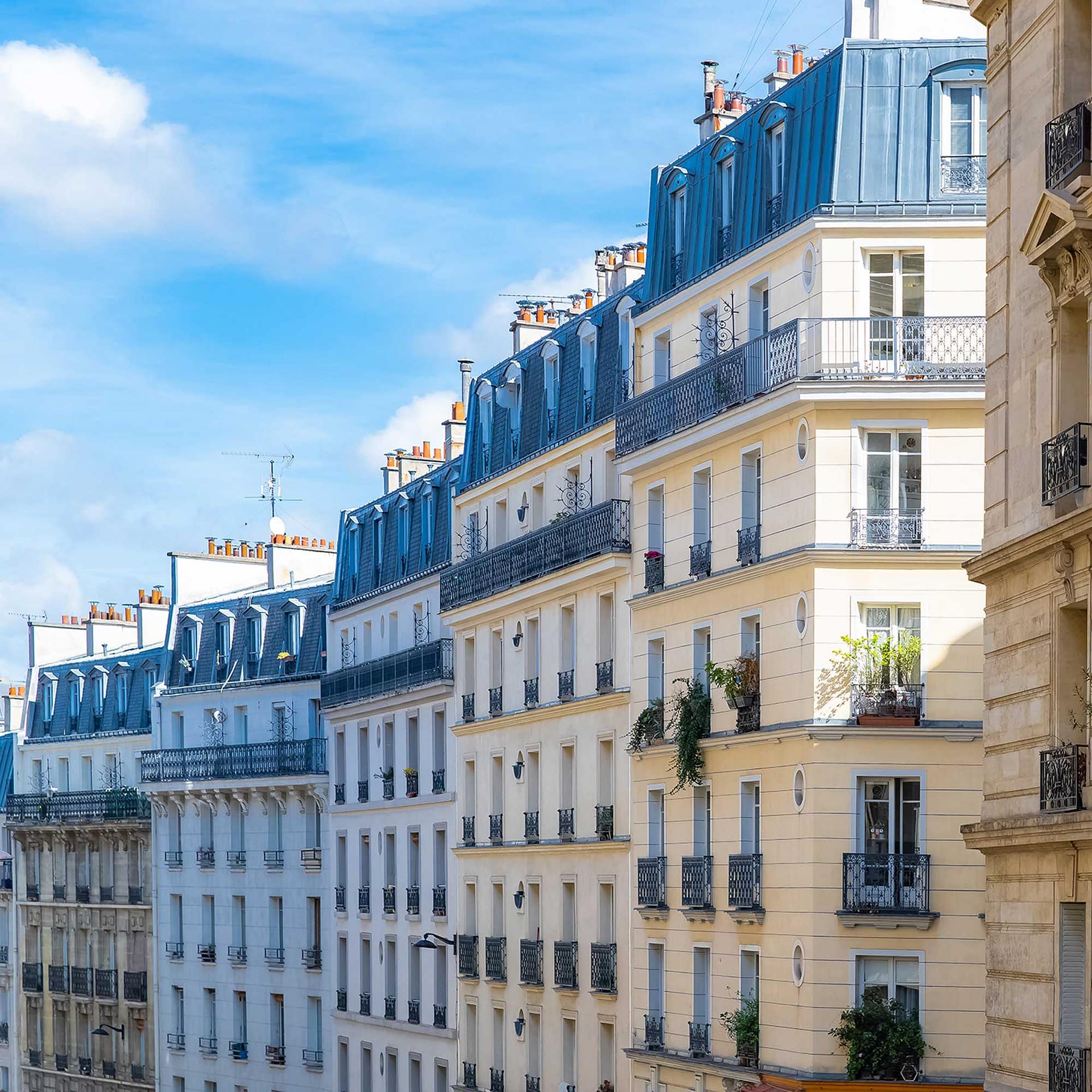 Paris intra-muros possède son propre dynamisme immobilier, et les estimations doivent tenir compte des particularités de chaque arrondissement, secteur par secteur!