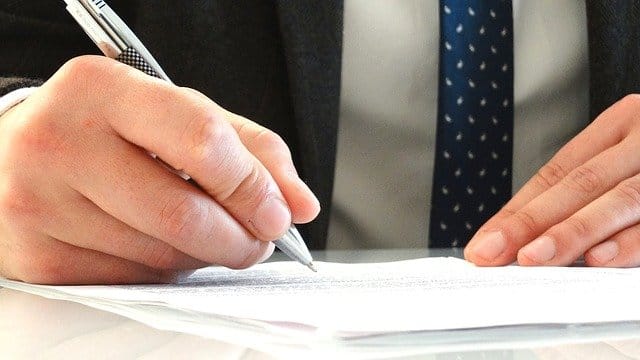 La signature du compromis/promesse de vente immobilière est très fréquente pour réserver le bien.