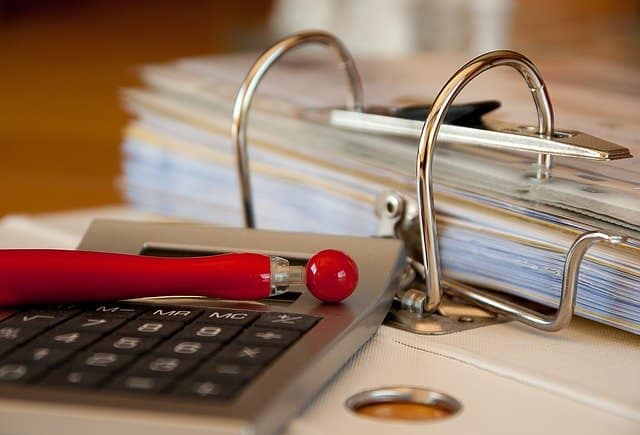 Postérieurement à la signature de l'acte de vente le notaire procède à de nombreuses formalités, dont l'enregistrement au service de la publicité foncière.